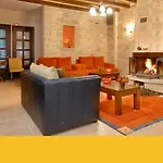 מלון Mikri Arktos 2*