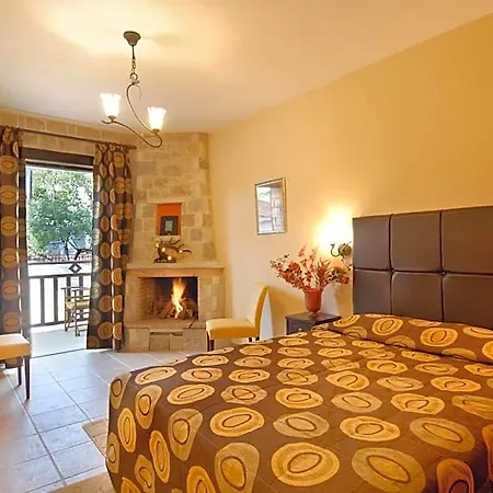 Mikri Arktos Elati (Trikala)