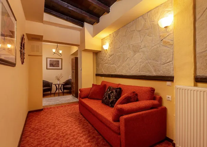 Mikri Arktos מלון 2*