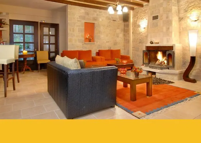 מלון Mikri Arktos 2*